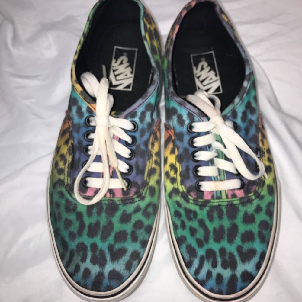 Van’s rainbow leopard off the walls, mens size 7.5, woman’s size 9